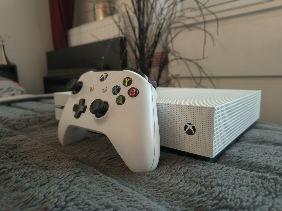 Xbox One S 1TB .