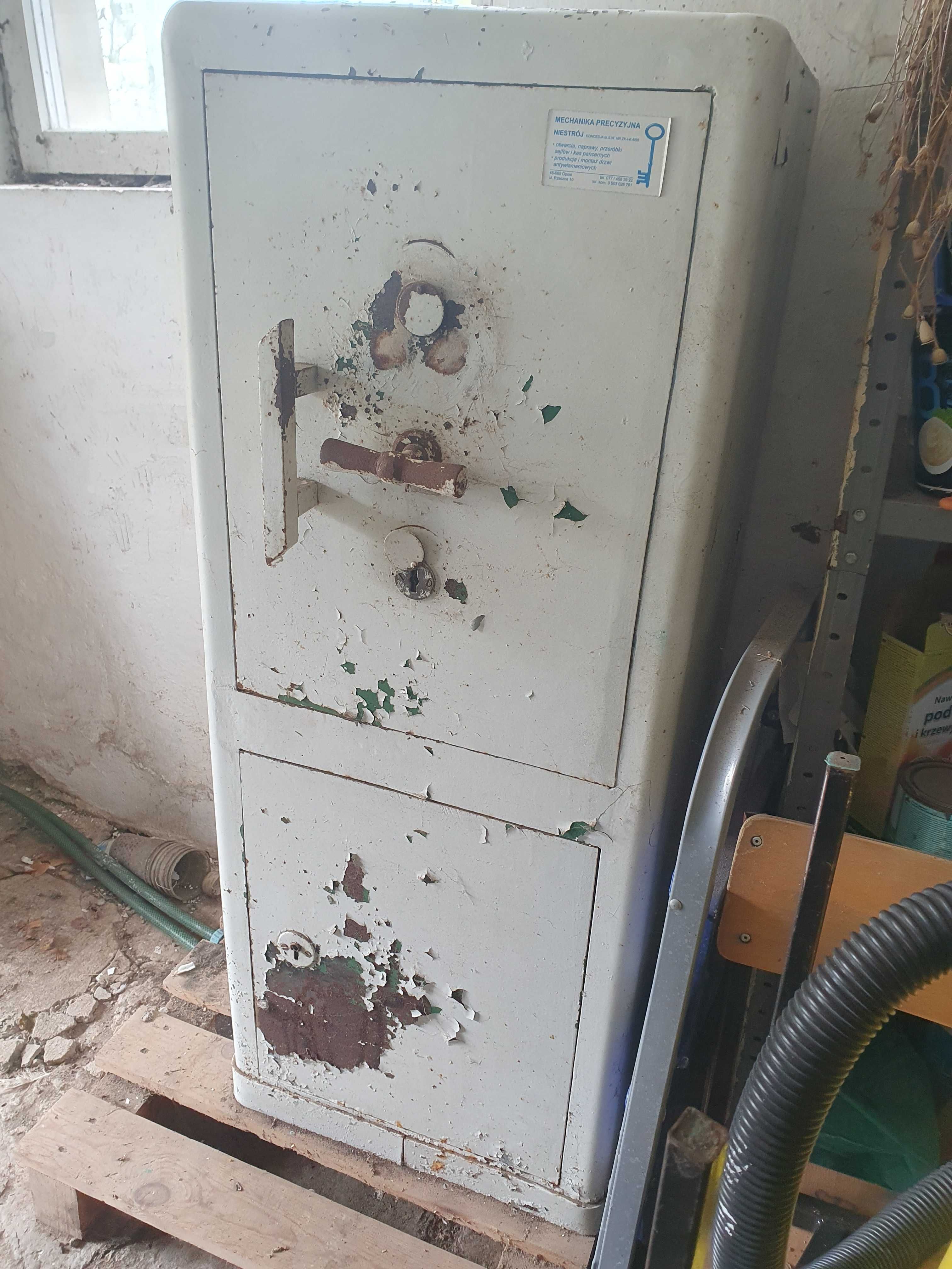 Sejf kasa pancerna PRL lata 80 sprawna, po przeglądzie Z BANKU !