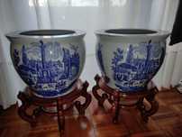 Vasos com suporte de madeira, antigos
