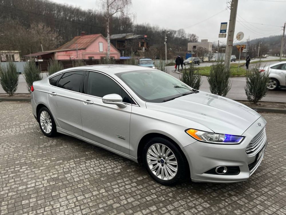 Ford Fusion hybrid plug-in