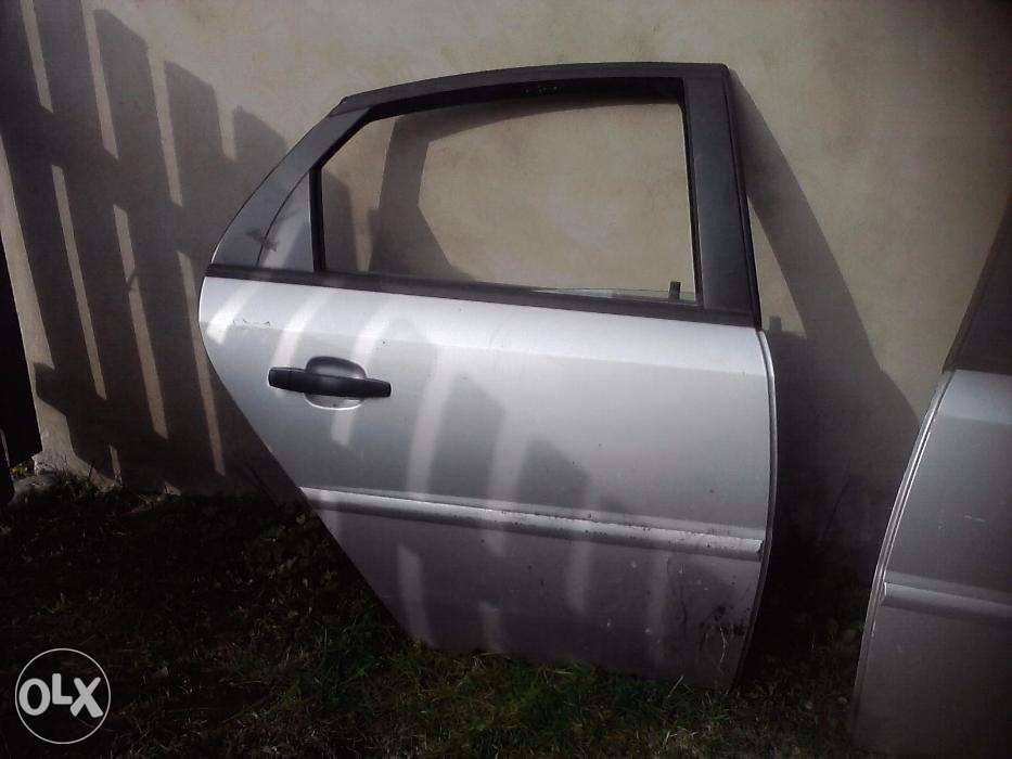 Продам задні двері від багажніка Opel Vectra