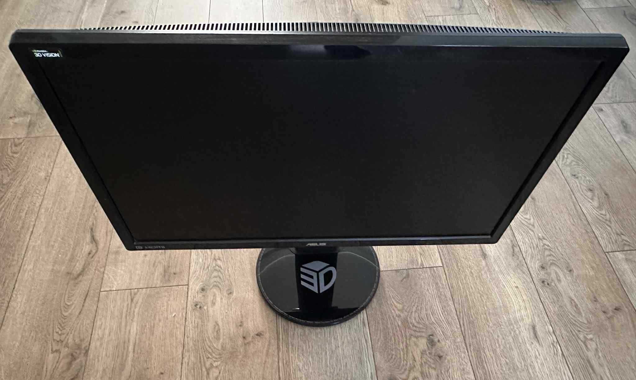Komputer z monitorem / i7-7700k / RTX 3060 Ti / 16GB RAM / SSD M.2 1TB