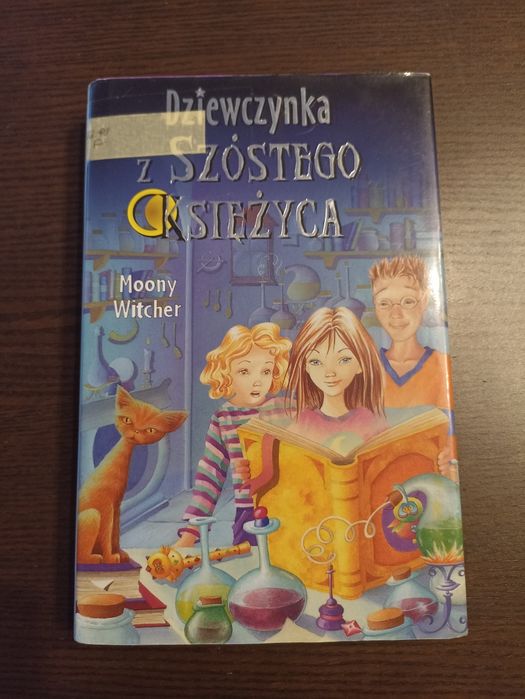 Dziewczynka z szóstego księżyca 
Moony Witcher
Wydawnictwo Olesiejuk