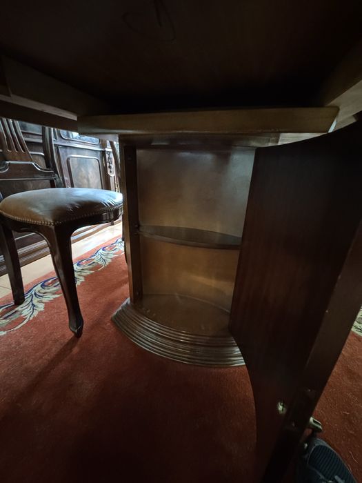 Mesa de Jantar em Nogueira Maciça com Armazenamento + 6 cadeiras