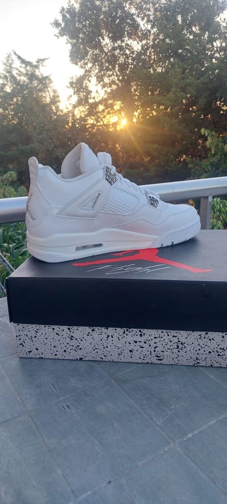 Jordan 4 Pure Money