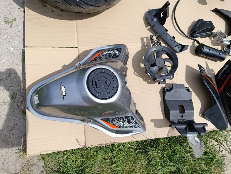 Części część KTM Adventure Duke 790 ADV 18 – 23 r bak koło plastiki L1