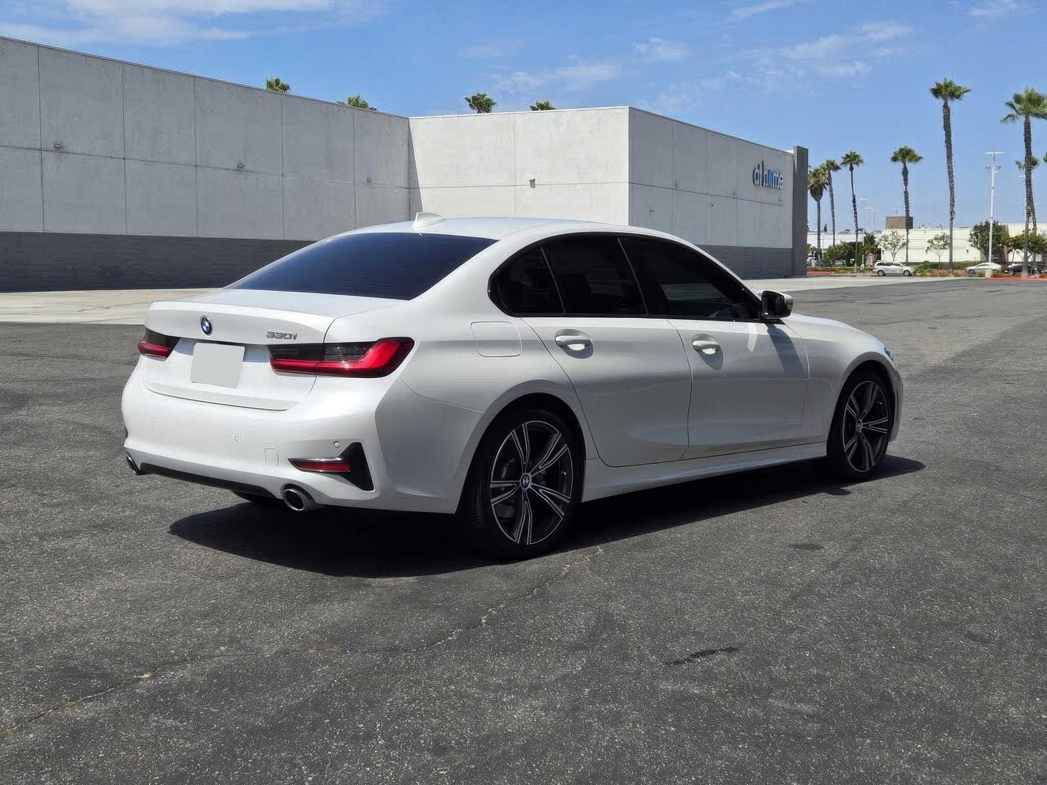 2022   BMW   330i