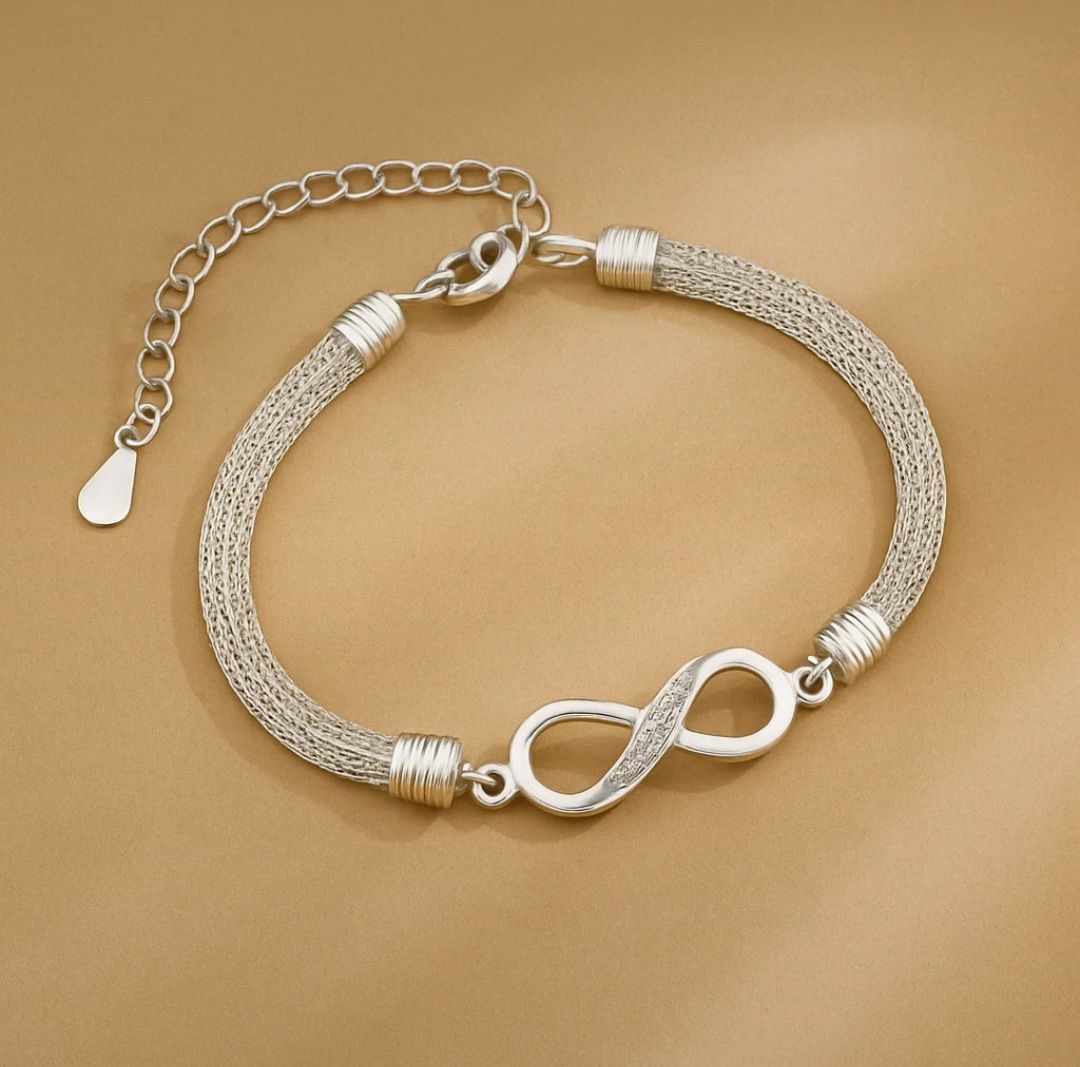 Pulseira Elegante Prateada com Símbolo do Infinito