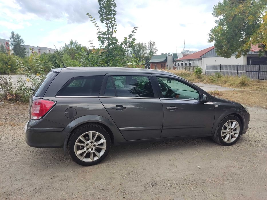 Opel Astra H 1,6 180KM 2009 kombi ,przebieg 239000