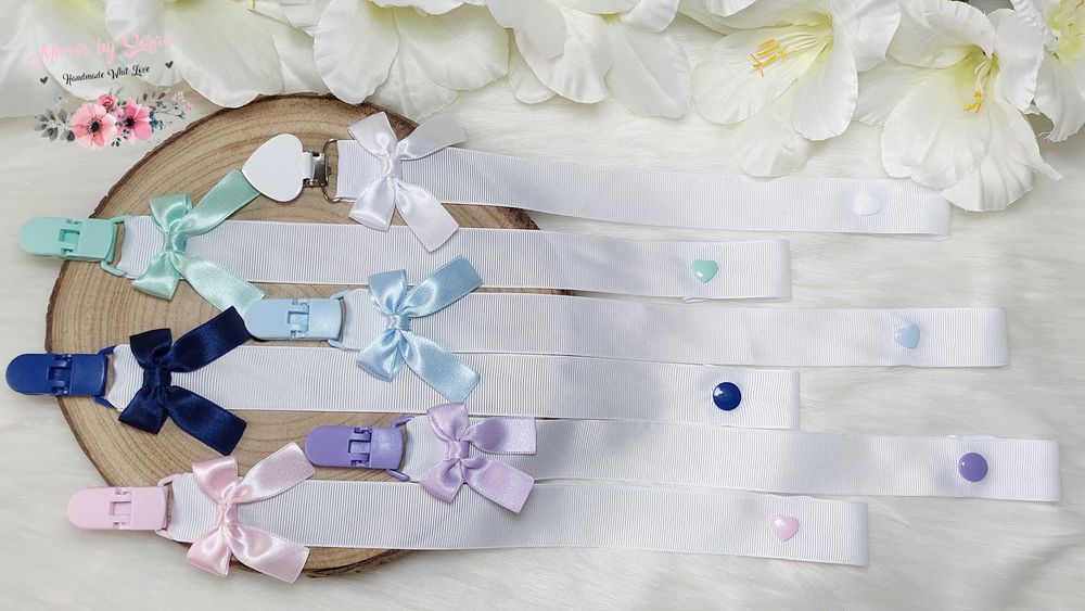 Prende-Chuchas /Chupeta - Bordado e personalizado c/ laço