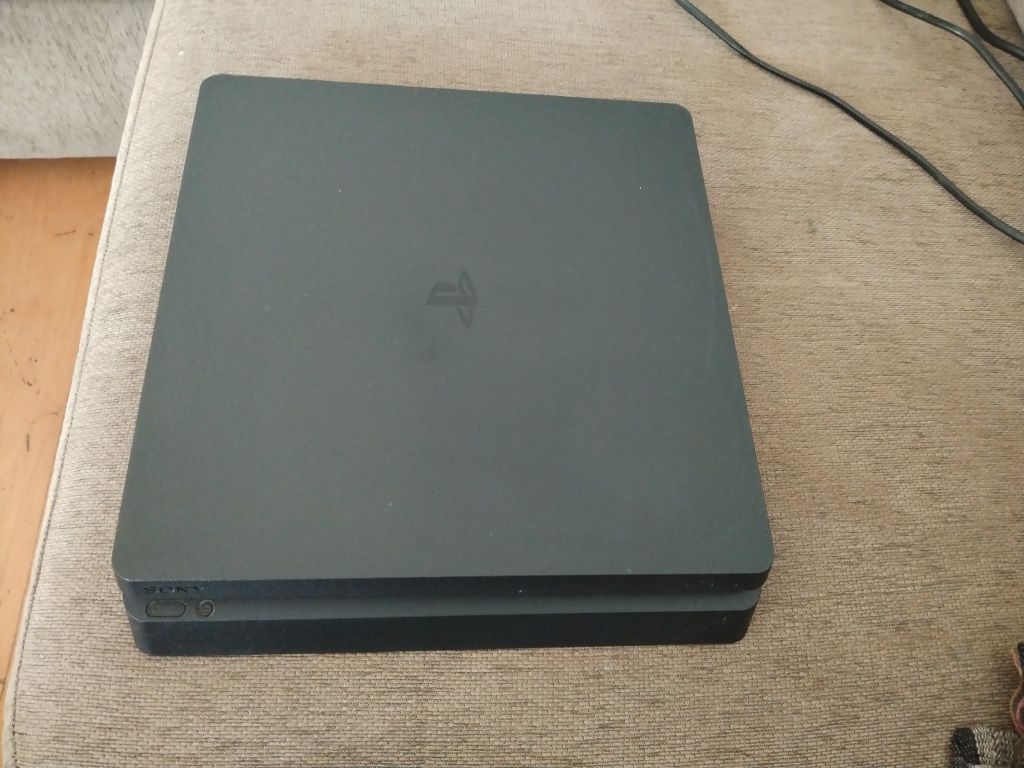 Consola PS4 1TB Usada