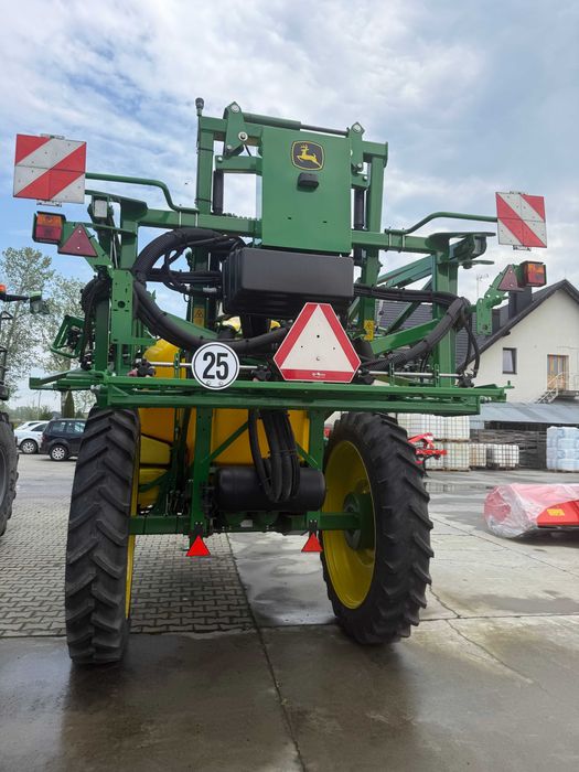 Opryskiwacz ciągany 4000 litrów, belka 21 metrów John Deere M740