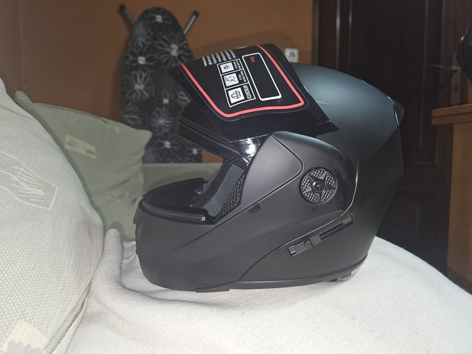 Capacete preto baso abertura frontal