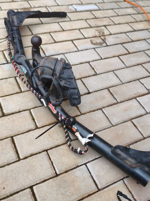 Hak elektryczny do Volkswagena Passata B8