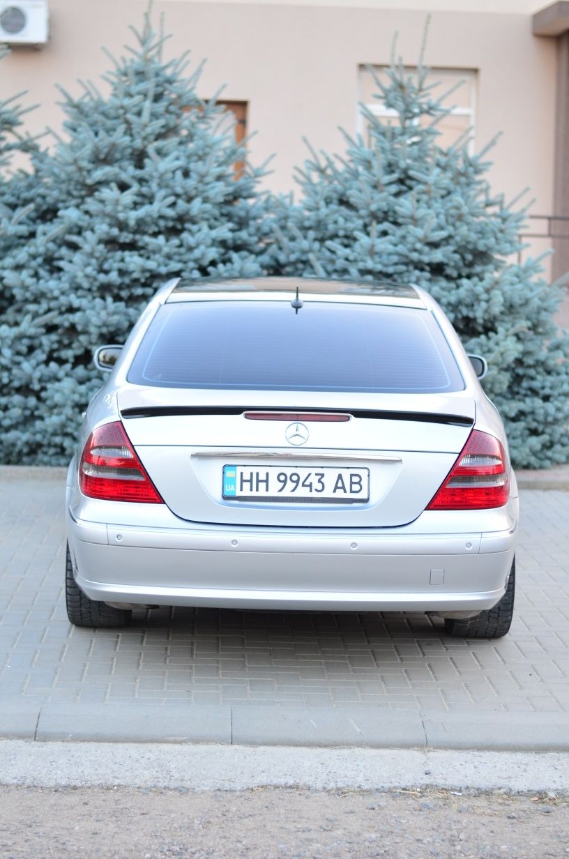 Mercedes-Benz W211