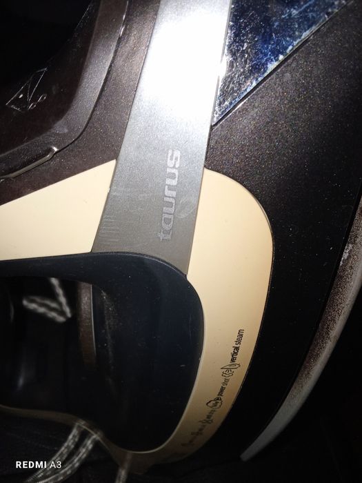 Ferro de passar em excelente estado