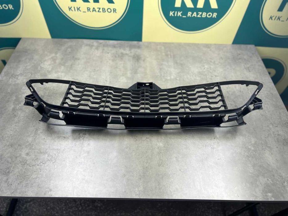 Центральна решітка в бампер BMW 3gt (F34) m-paket  	51118057188