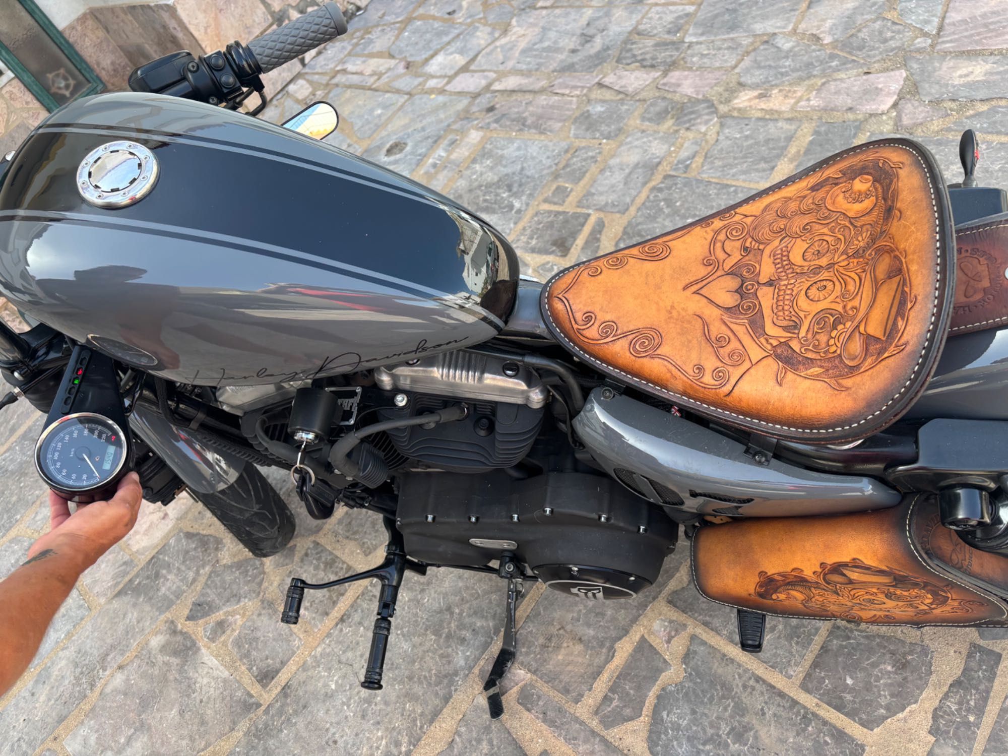 Vendo mota nova , como se pode ver nas fotos. .