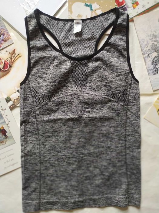 Спортивні  жіночі футболки р-36/38 відмінний стан