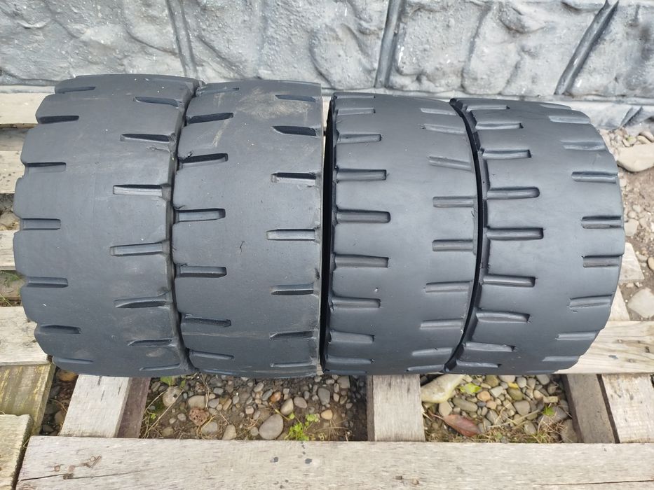 Шини цільнолиті до погрузчика 18*7-8