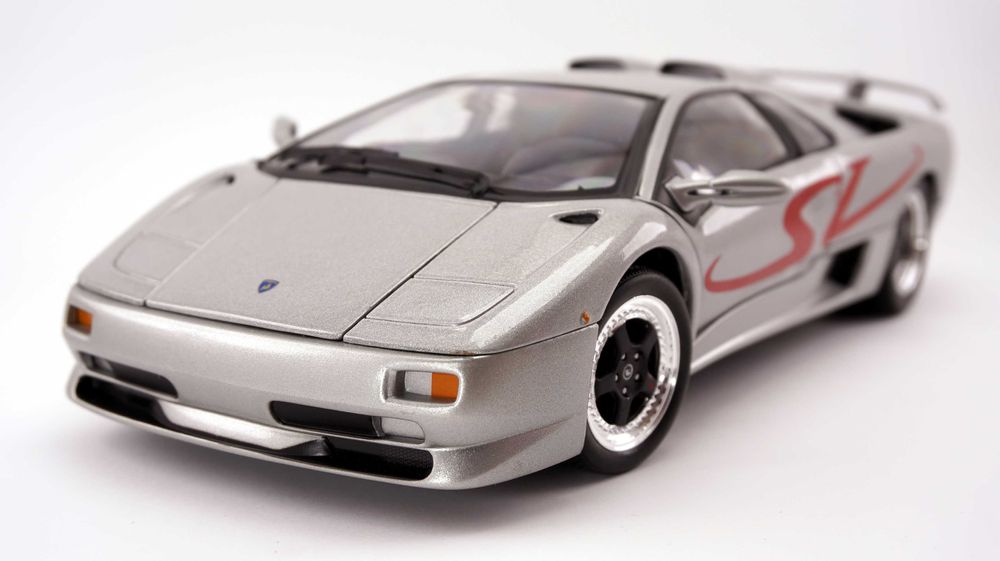 Модель Welly 1:18 Lamborghini Diablo SV (1995) Silver/Red