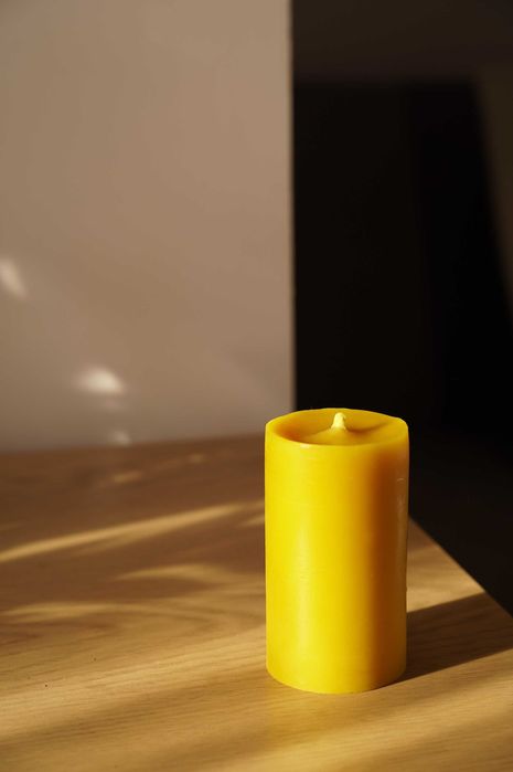 Świece z wosku pszczelego, wysokogatunkowy wosk, staranne wykonanie.