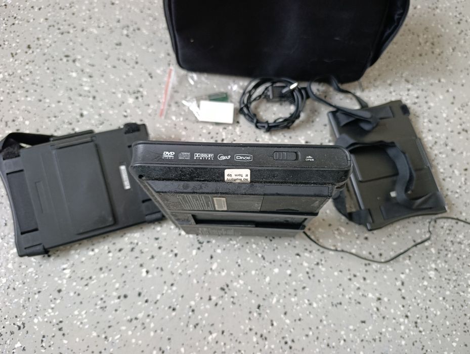 Dvd player на підголовник в авто