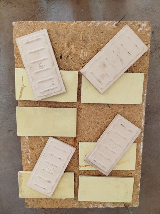 Плитка кафельная  размер  8х15см,  33х33см.