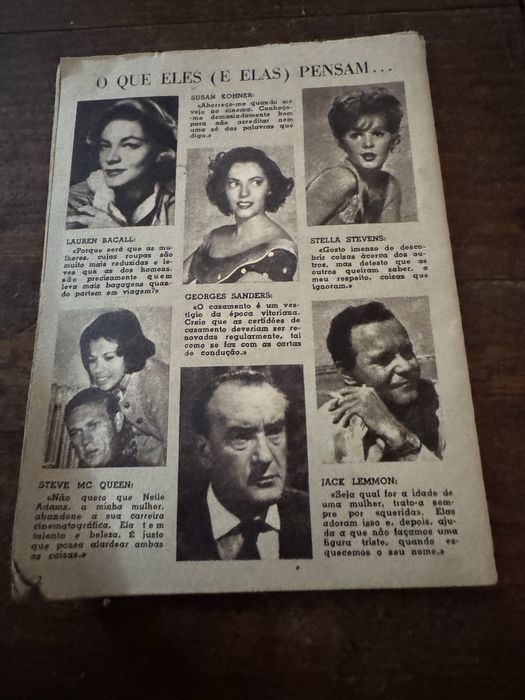 Livro antigo com inmagens A preto e branco