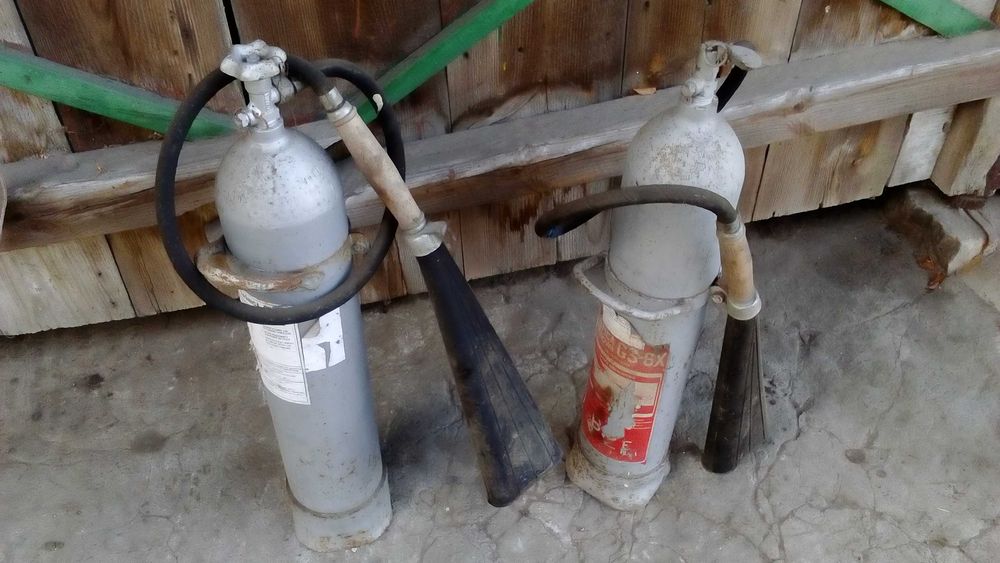 Butle po gaśnicach śniegowych