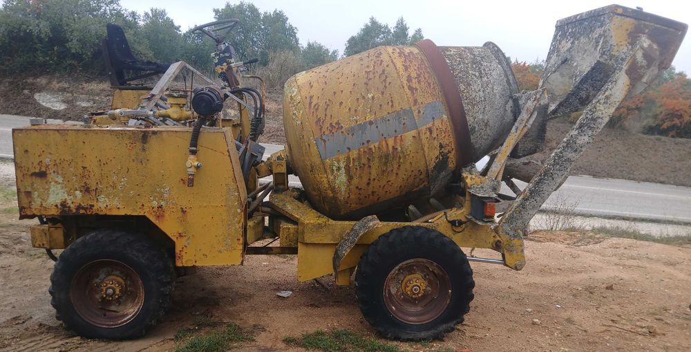 Auto betoneira Dumec 1.2m3