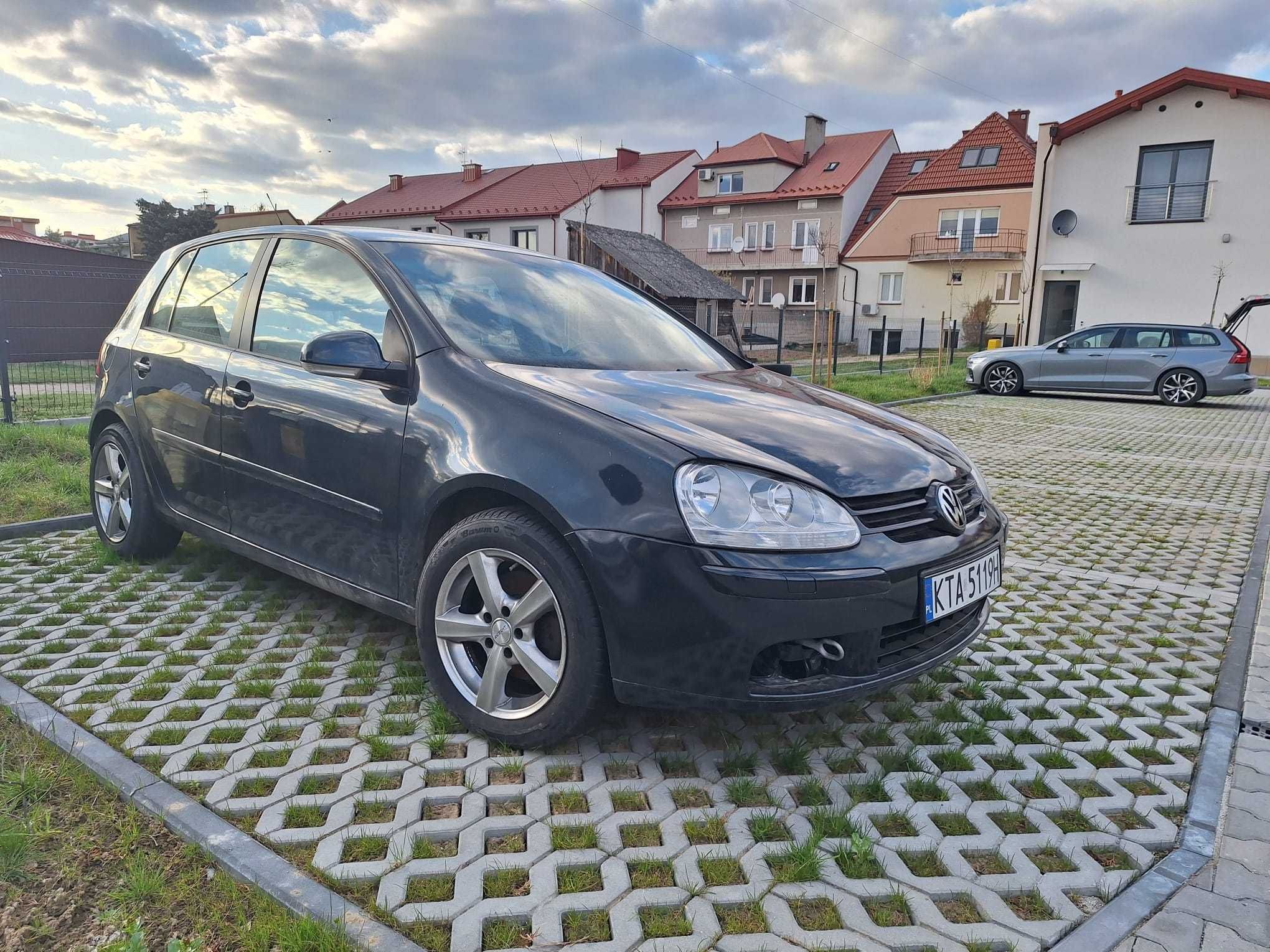 Sprzedam VW Golf V - uszkodzony silnik