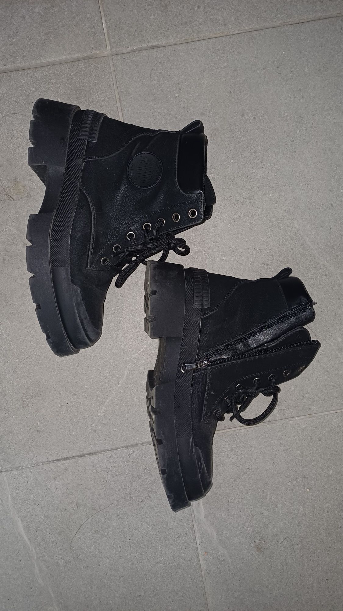Botas com fecho número 36