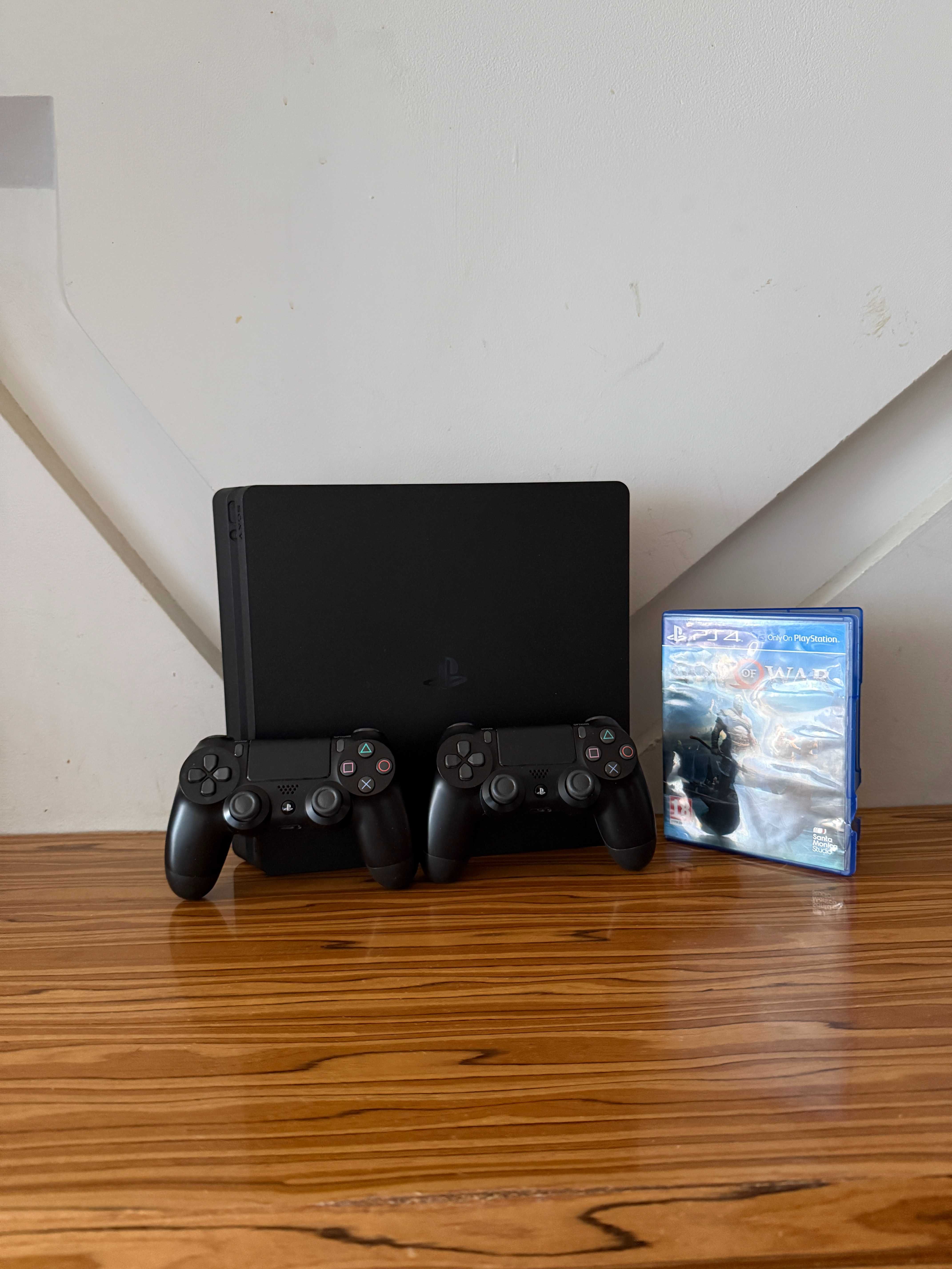 [PS4] Konsola SONY PlayStation 4 Slim 1TB + 2 Pady + Gra God of War