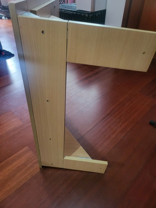 Mesa de madeira para fixação em parede. Excelente