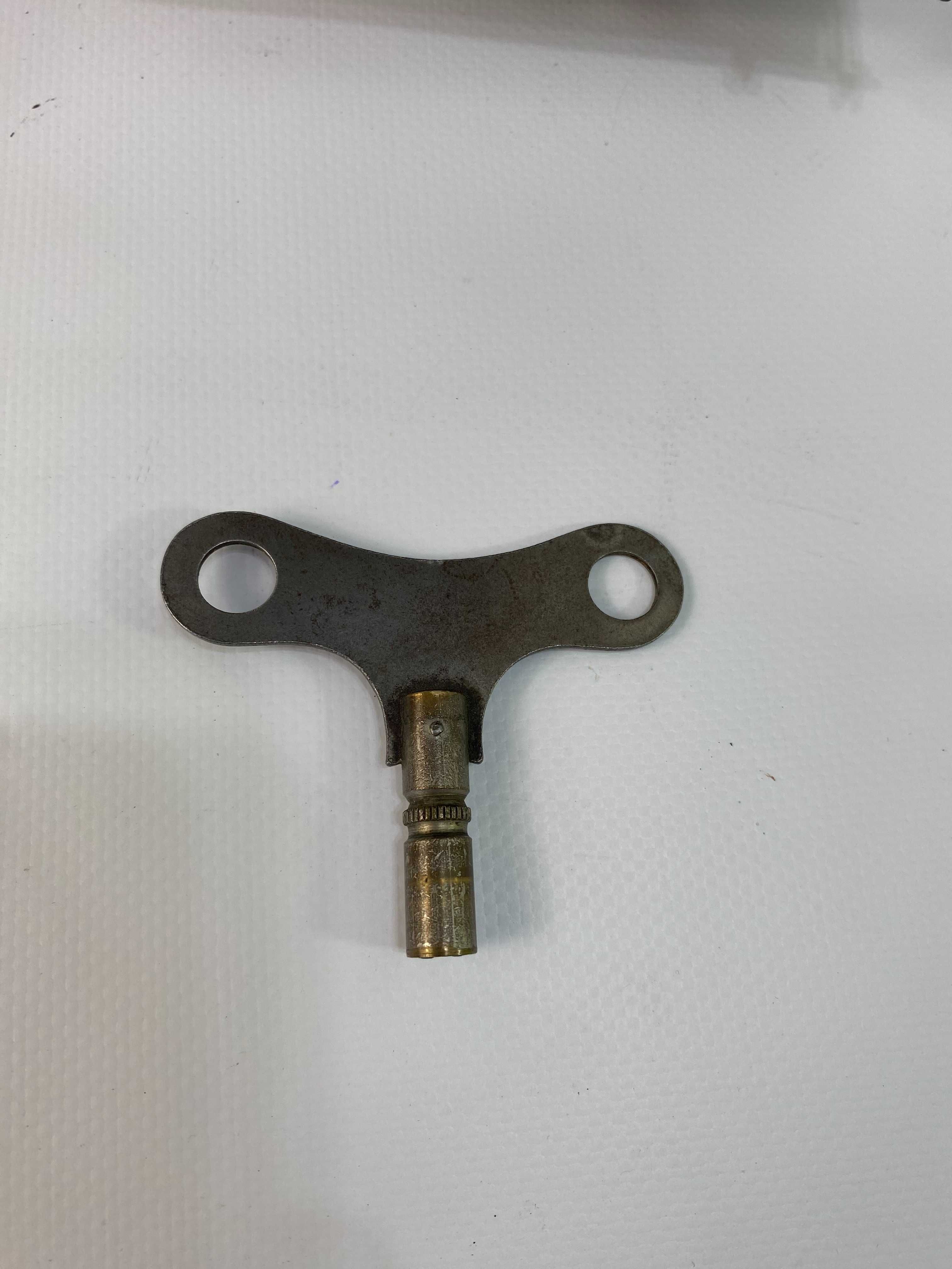 Stary Zegar Ścienny Mechaniczny