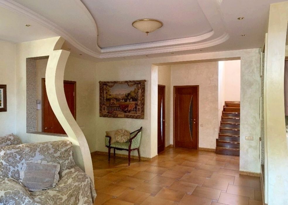 615 Будинок біля Дніпра подобово з озером