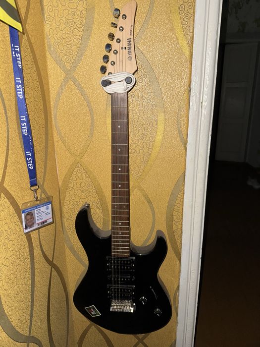 Электрогитара Yamaha erg121u
