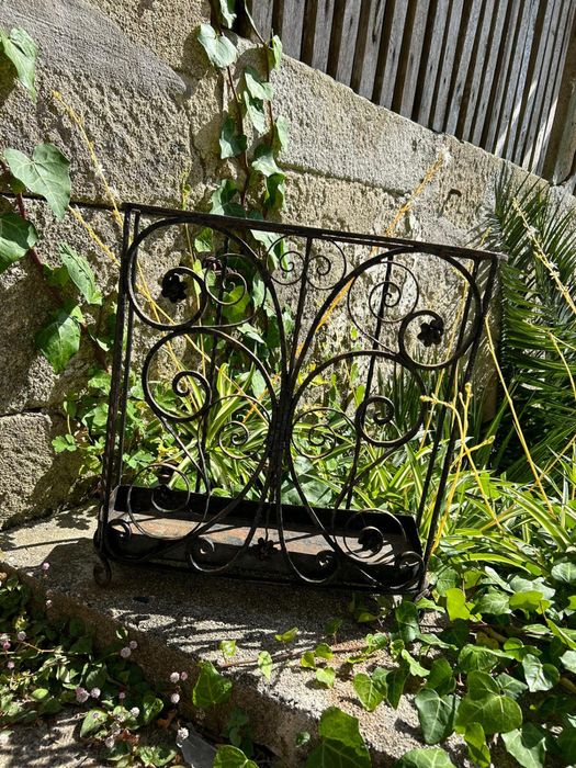 Bengaleiro / guarda-chuva antigo em ferro