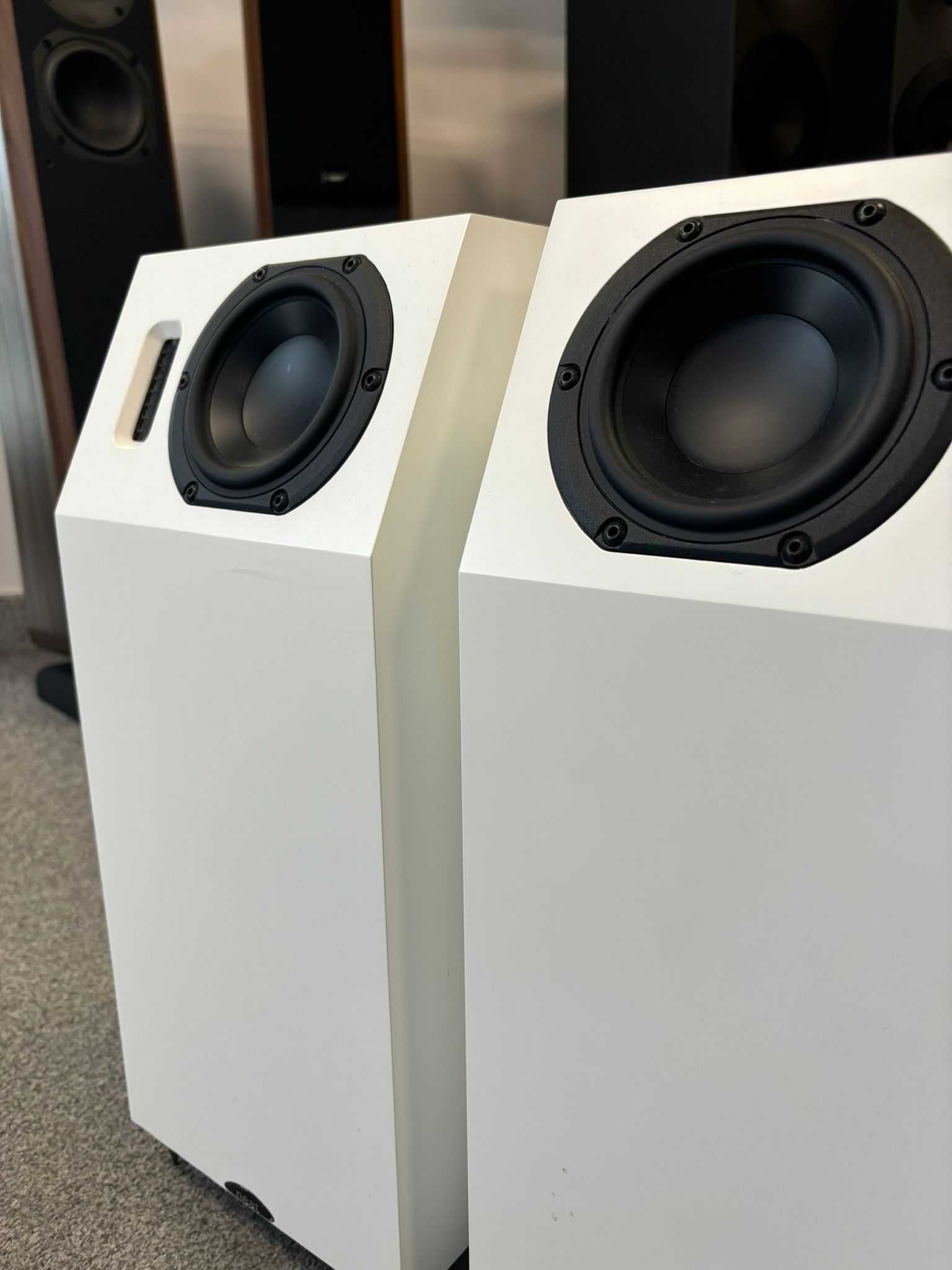 Kolumny podłogowe Neat Acoustics Iota Alpha Białe OUTLET