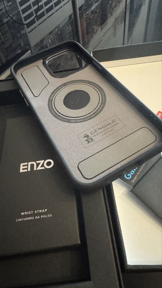 Capa em pele Enzo iPhone 13 Pro Max
