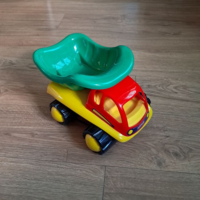 Duże auto wywrotka