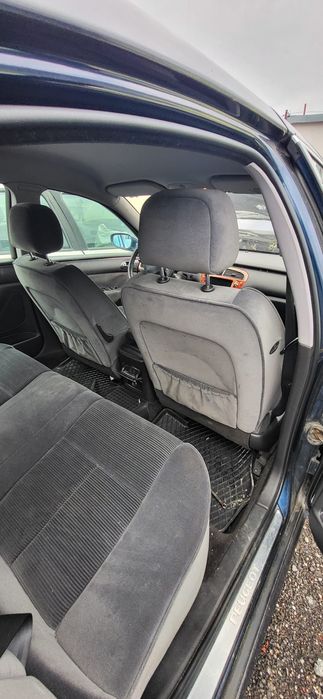 Peugeot 607 2.7 hdi km na części maska lampa zderzak