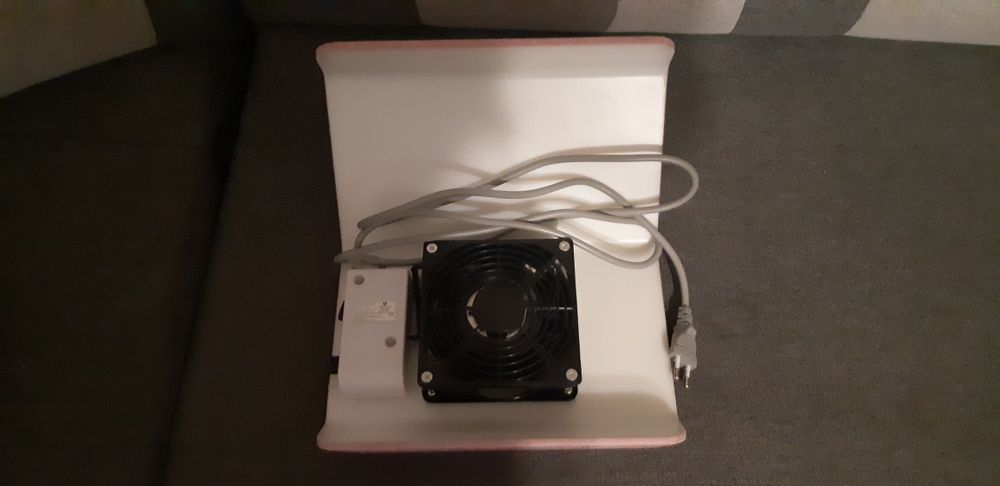 Pochłaniacz pyłu paznokci