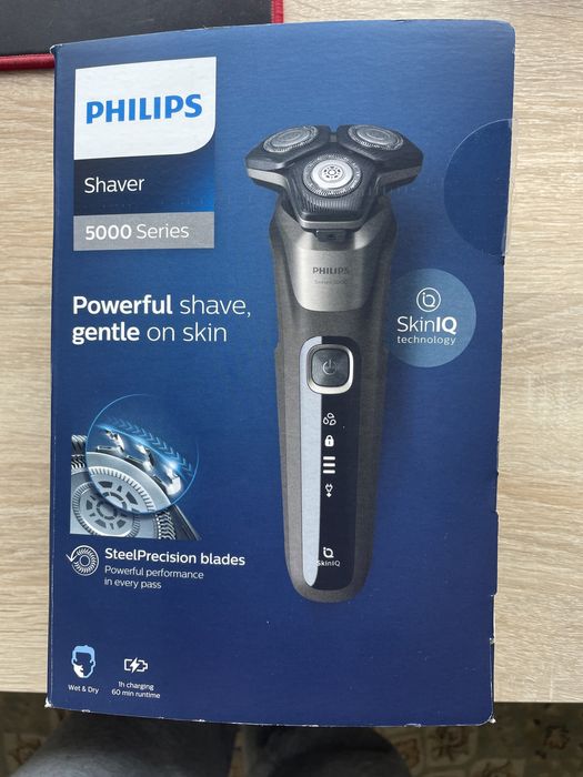 Электробритва для сухого и влажного бритья Philips S5589/30