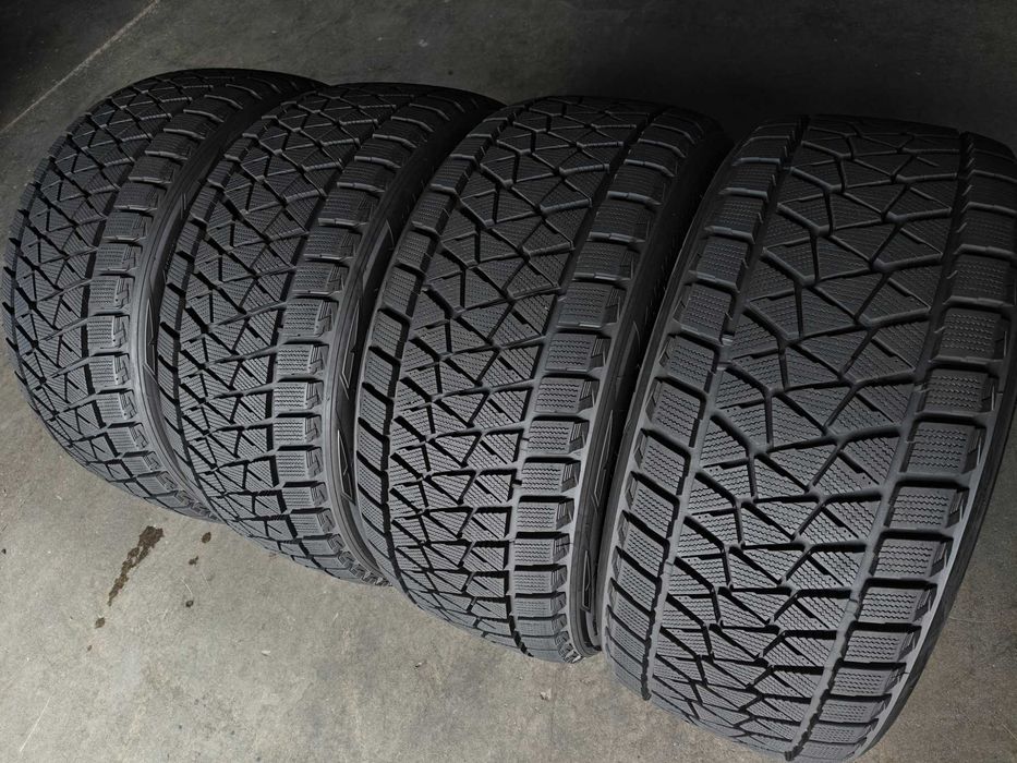 Bridgestone Blizzak DM-V2 зимові шини R20 275 55 як нові