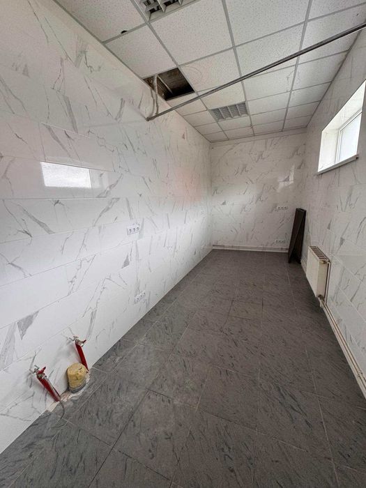 Продам велике комерційне окремостояче приміщення, м Нововолинськ