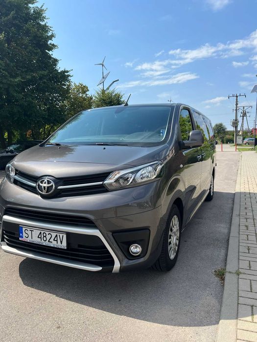 Wynajem busa 9 osobowego Toyota Proace Verso 2022