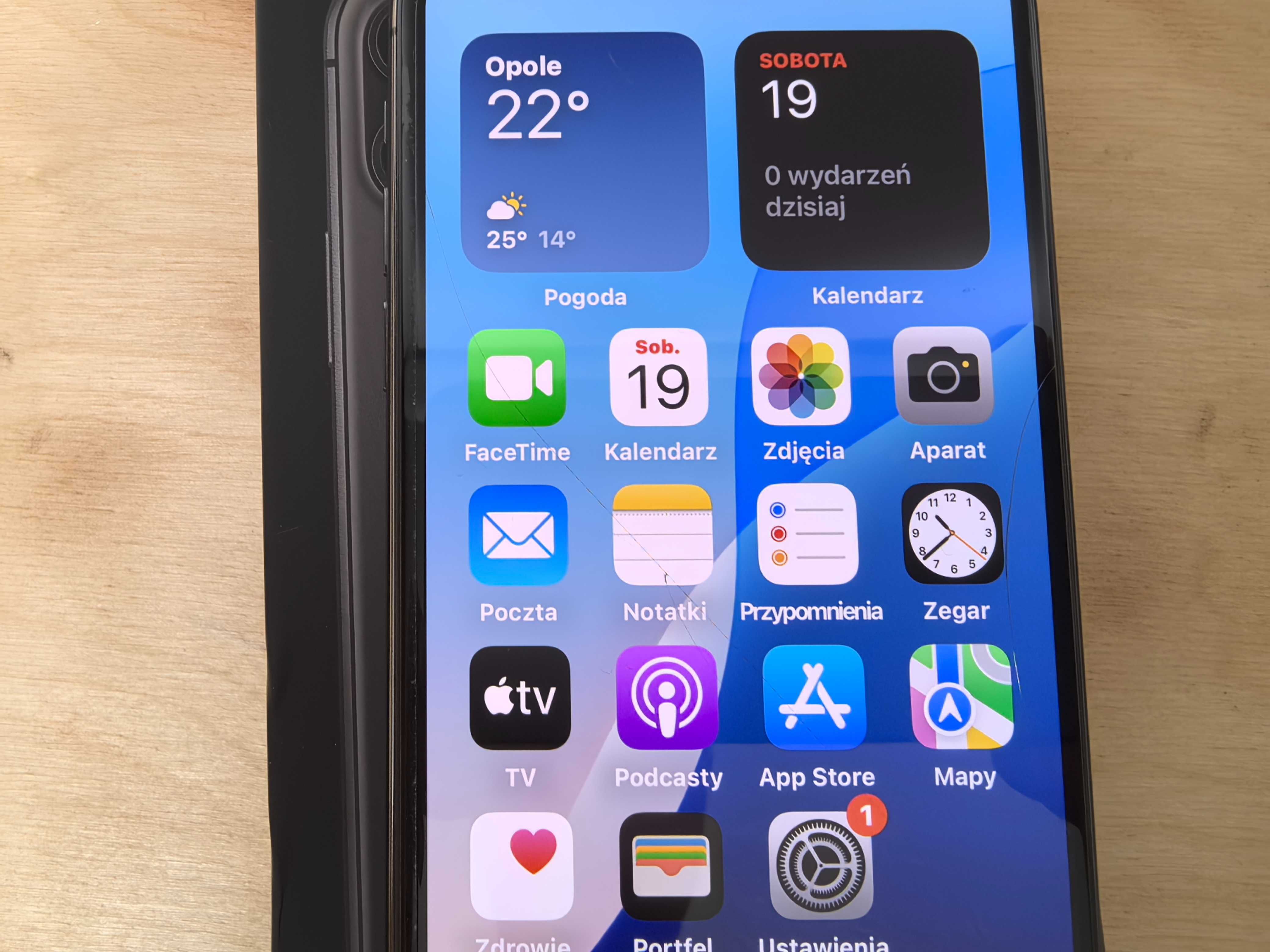 iPhone 11 PRO MAX pęknięty w 100% sprawny