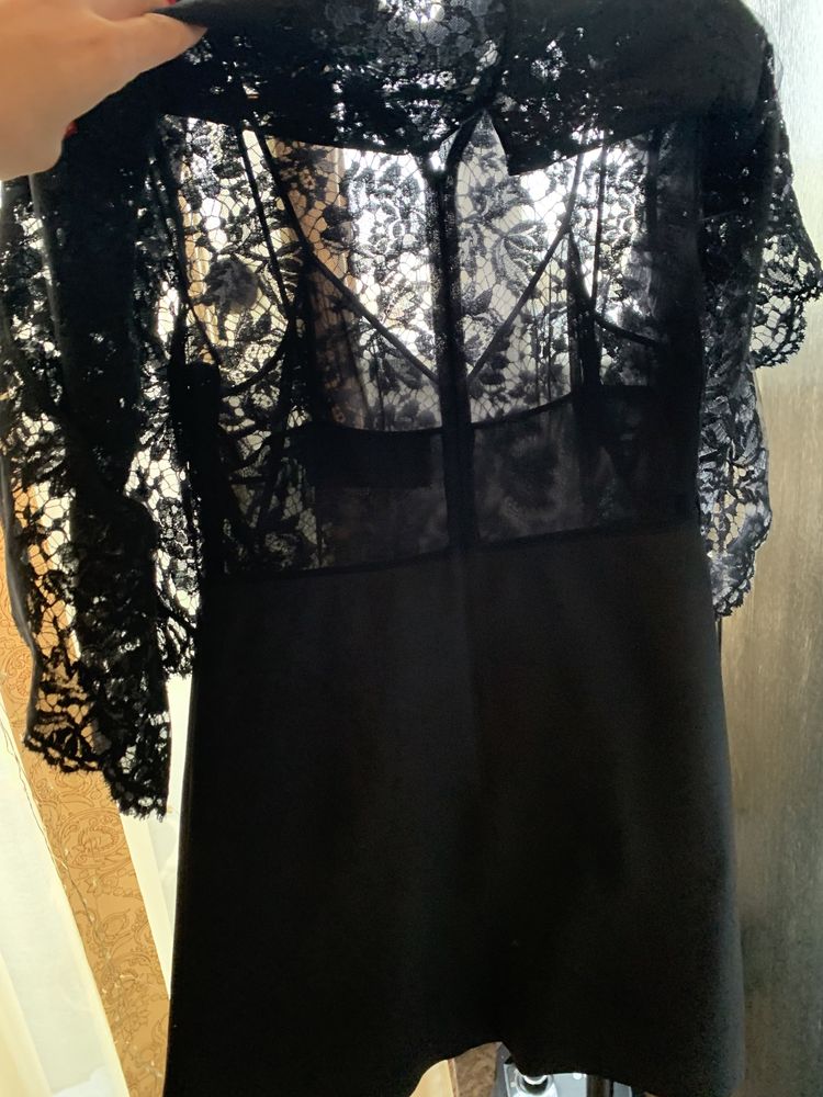Черное короткое платье VALENTINO кружево